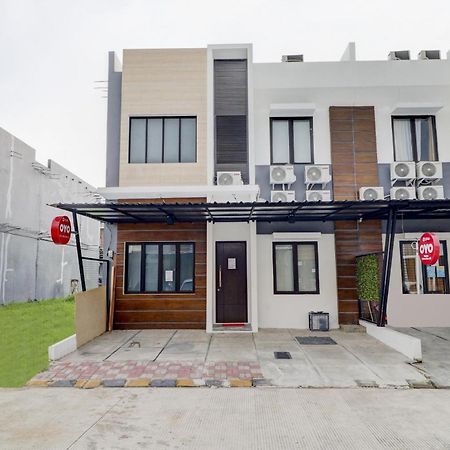 Oyo 90215 Ada Residence Telukjambe Exterior photo